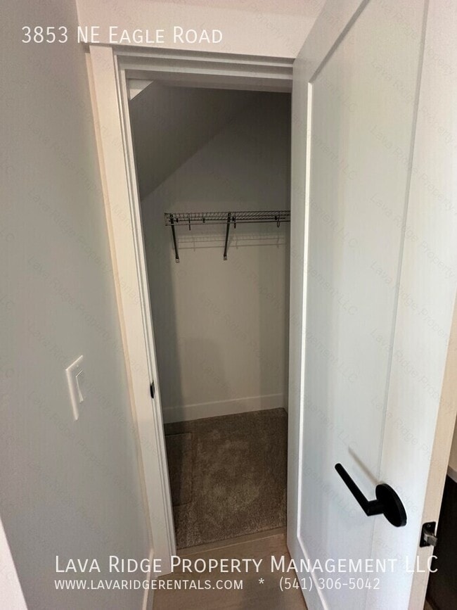 Building Photo - 3853 NE Eagle Rd