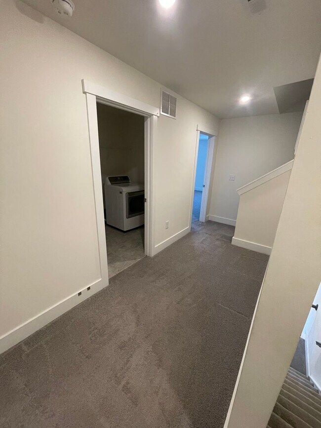 Building Photo - Charming 4 Bedroom Home Located In Cary