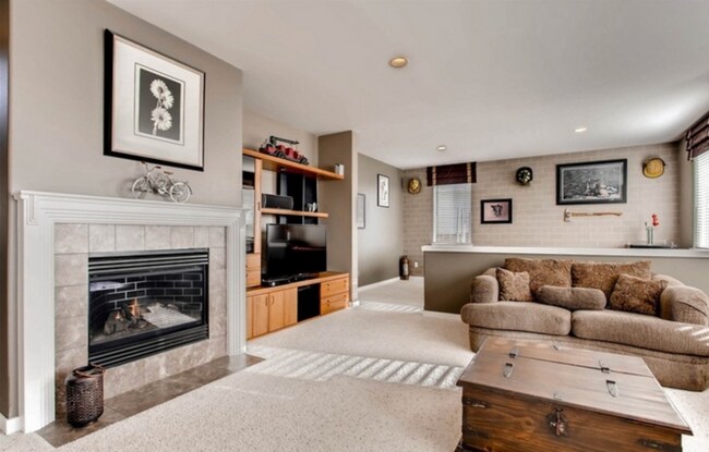 Building Photo - Beautiful 5 Bed 2.5 Bath Renton Home!