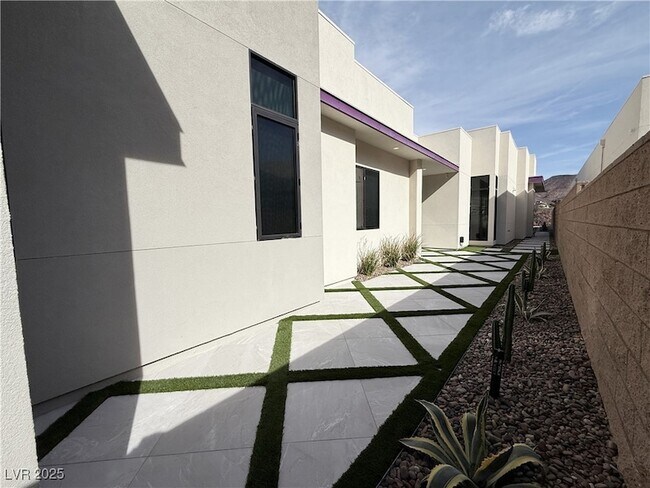 Building Photo - 702 Blackrock Rim Dr