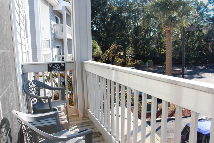 Building Photo - 215 Royal Poste Rd