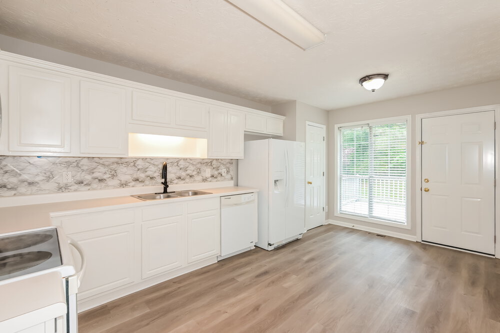 Building Photo - 9385 Eagles Landing Dr