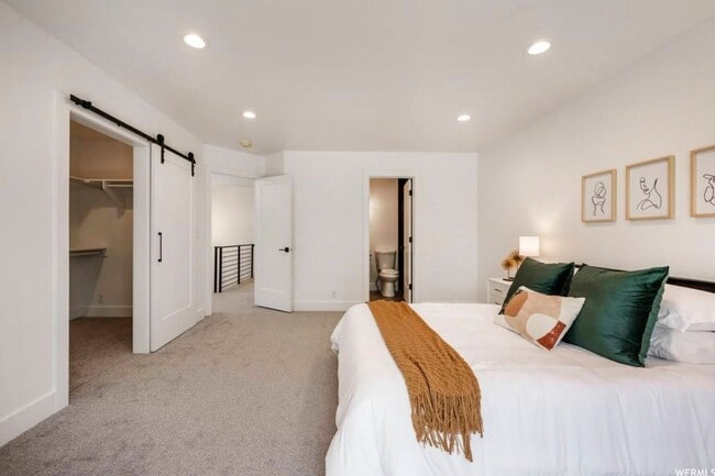 Building Photo - Designer Prospector Townhome