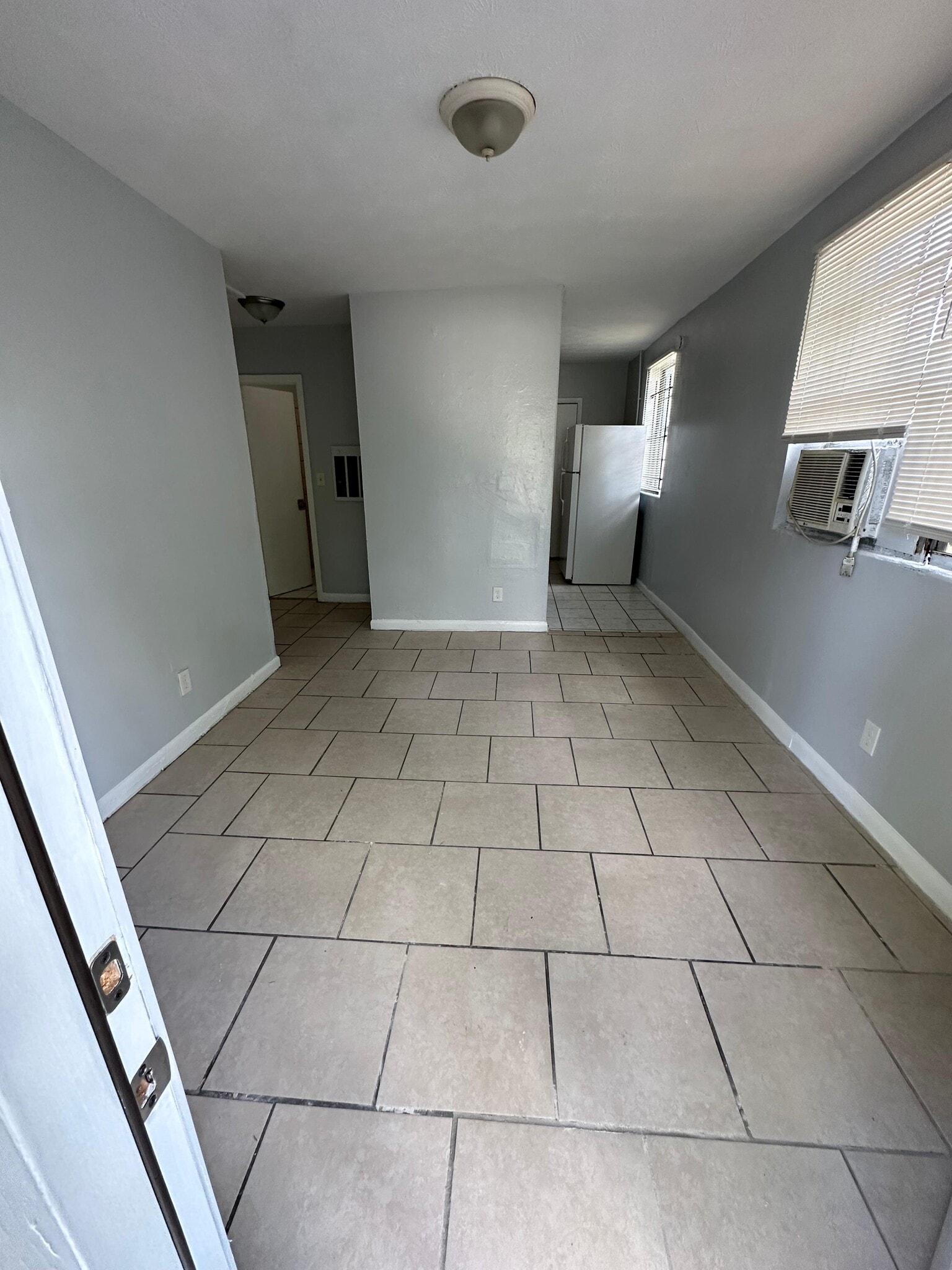 Building Photo - 1614 W 3rd St