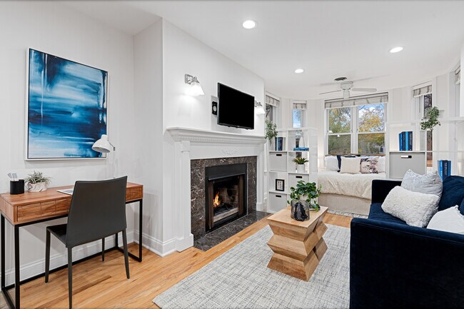 Building Photo - 950 W Belle Plaine Ave