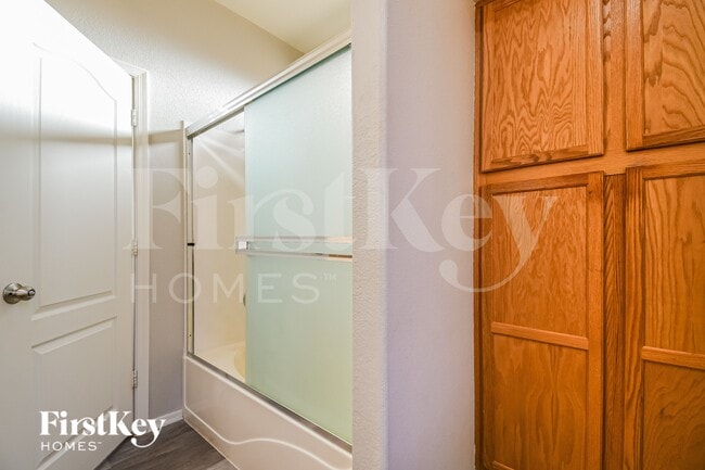 Building Photo - 2701 E Hulet Dr