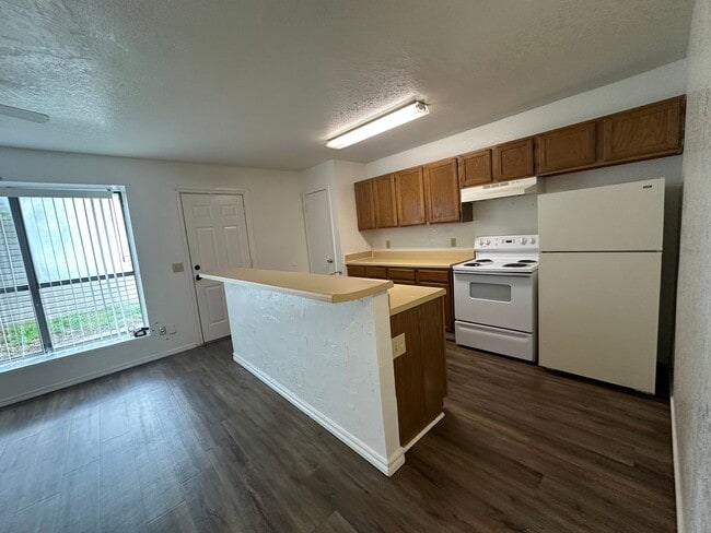 Building Photo - 1311 Eastgate Dr