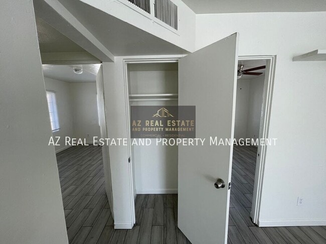 Building Photo - 7210 N 55th Dr