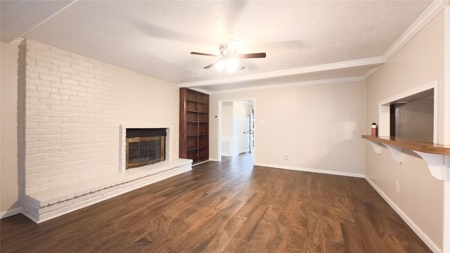 Building Photo - 2027 Whispering Springs Dr