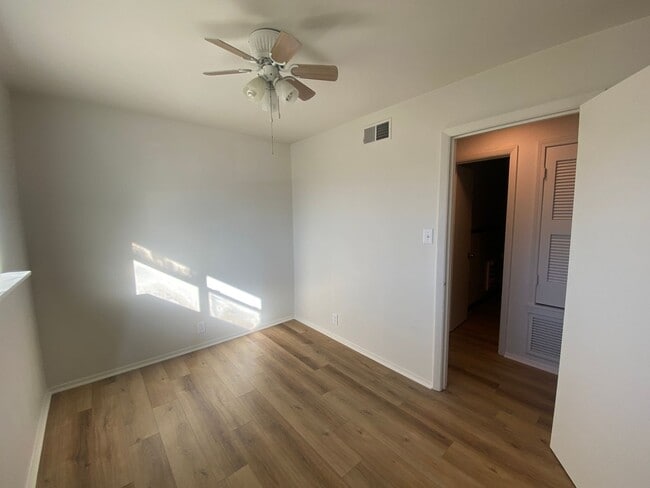 Building Photo - Remodeled 3bed/1bath Home
