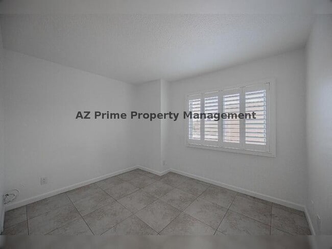 Building Photo - 4615 E Jones Ave