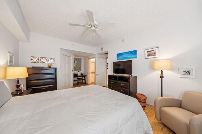 Building Photo - 3019 Alcazar Pl