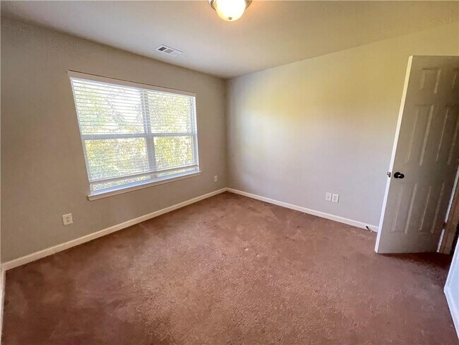 Building Photo - 2575 Maple Leaf Terrace