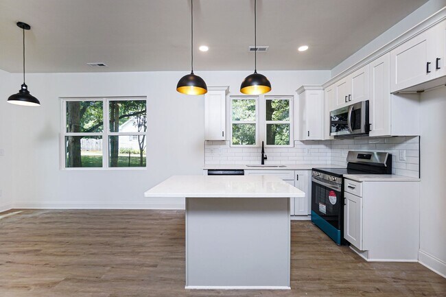 Building Photo - Brand New Duet Style Townhome in Charlotte!