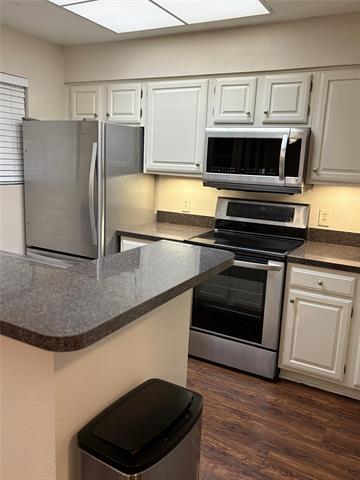 Building Photo - 1720 NE Green Oaks Blvd