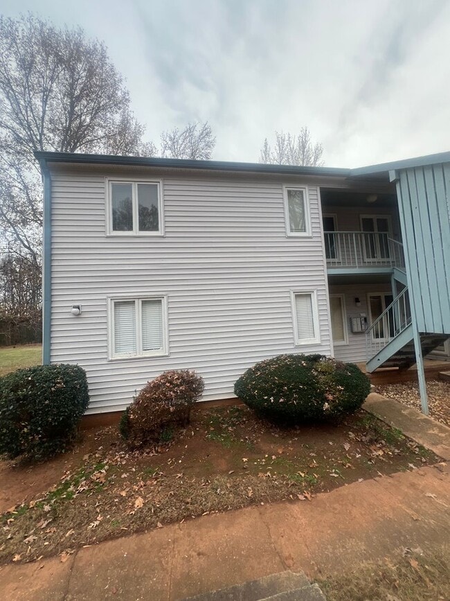 Building Photo - One bedroom for only $950.00