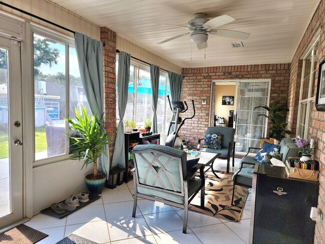 Building Photo - Breathtaking 4/3 Perdido Home, 2,700 sq ft...
