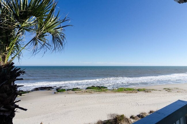 Building Photo - 2102 Surfrider Ct