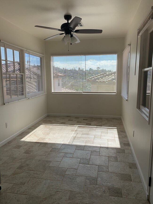 Building Photo - 4740 Hillcrest Ave