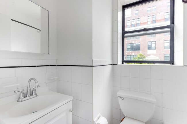 Building Photo - 321 E 116th St