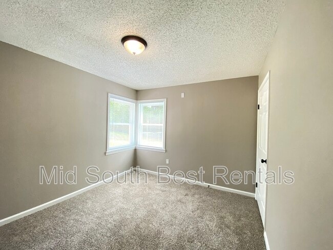 Building Photo - 4621 Eastwood St