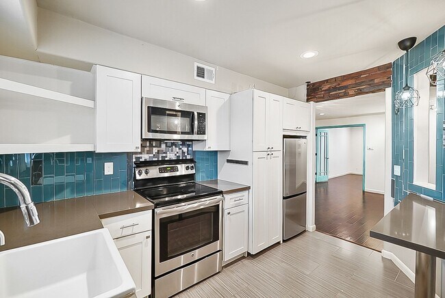 Building Photo - 102 Ruelle