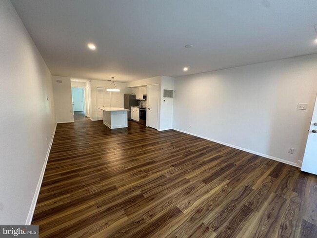 Building Photo - 50 Darien Way