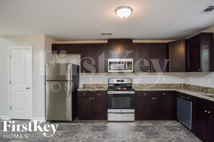 Building Photo - 145 Ascott Trace