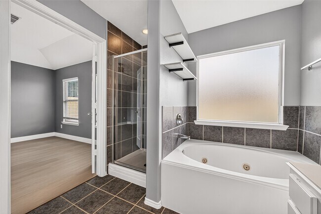 Building Photo - 22210 Bellow Glen Dr