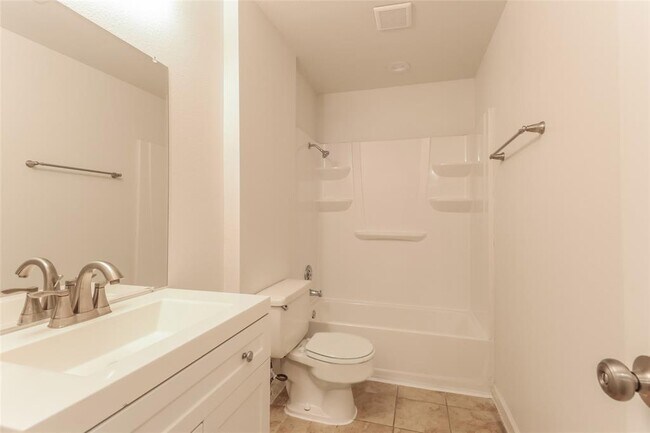 Building Photo - 3810 Birch Villa Dr
