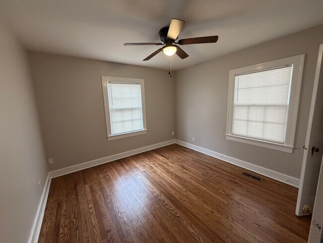 Building Photo - Charming 3 Bed 1 Bath Home Minutes From MTSU