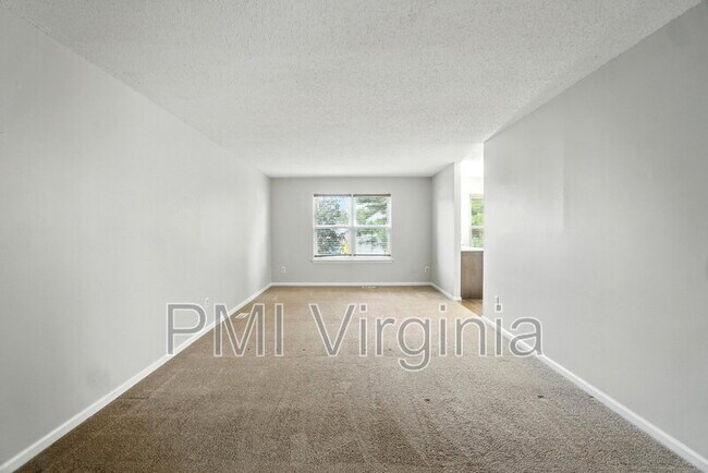Building Photo - 5489 Glenville Cir