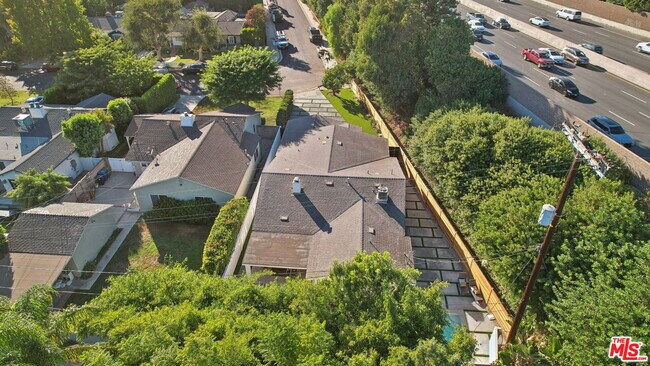 Building Photo - 4656 Greenbush Ave