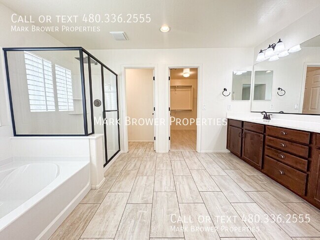 Building Photo - 3546 N Los Alamos