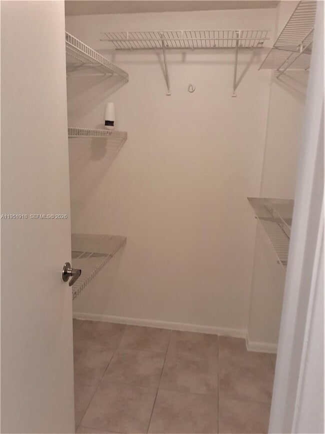 Building Photo - 9460 Live Oak Pl