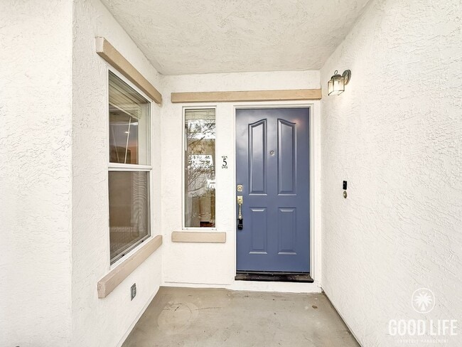 Building Photo - Modern 3-Bedroom Home with Backyard, Beautiful Finishes, and a Community Pool in the Heart of San...