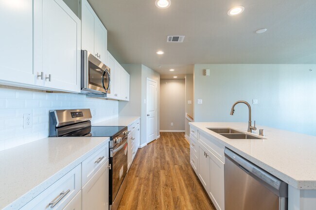 Building Photo - 219 Pk Pl Cir