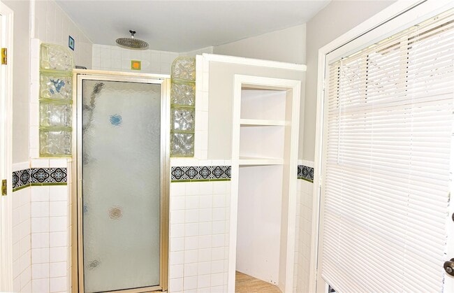 Building Photo - 410 Kenniston Dr