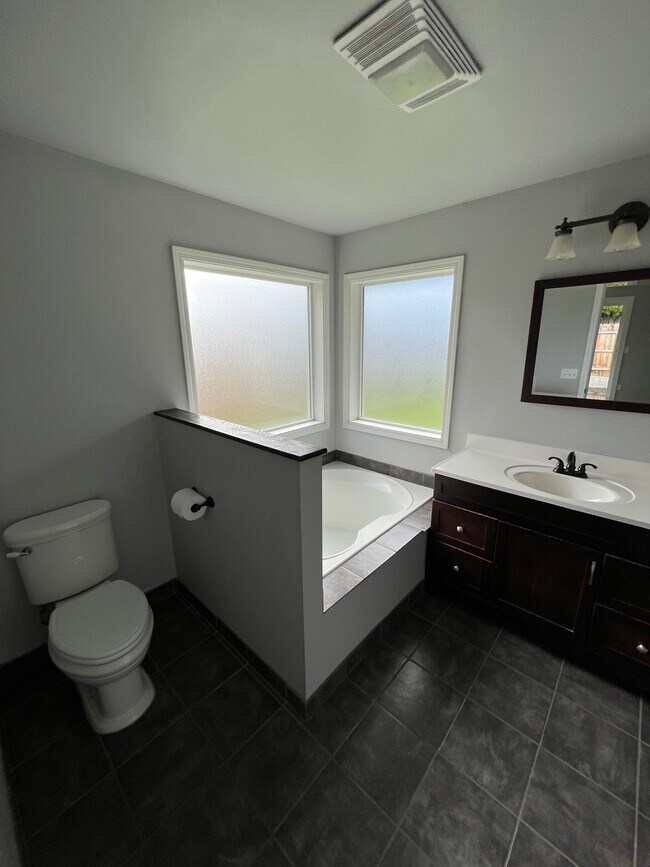 Building Photo - 610-612 12th St NE