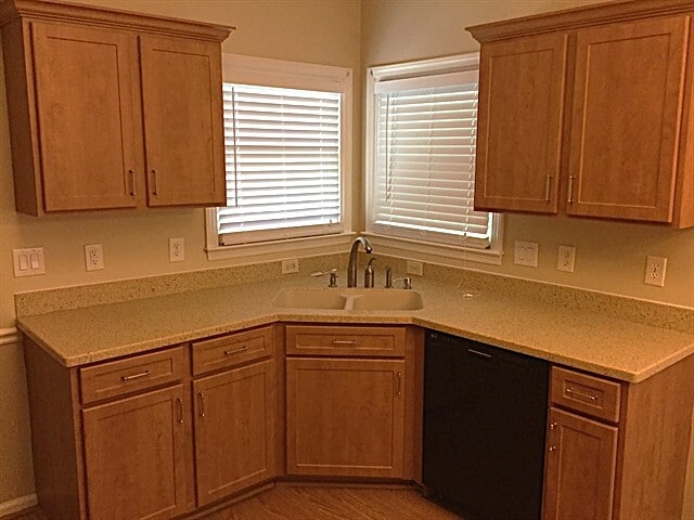 Building Photo - 3200 Daingerfield Dr