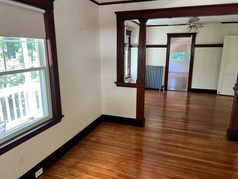 Building Photo - 10 Pine Ridge Rd