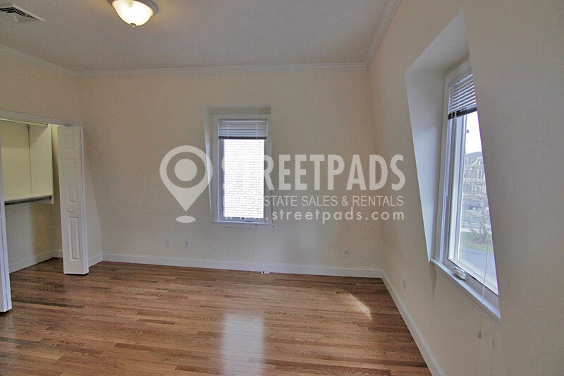 Building Photo - 15 Langdon St