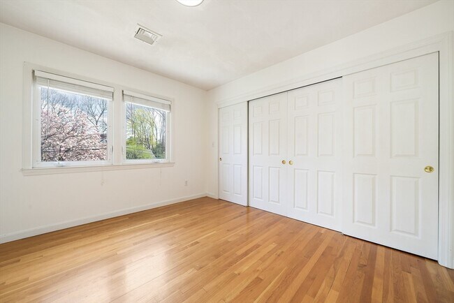 Building Photo - 28 Mansfield Rd