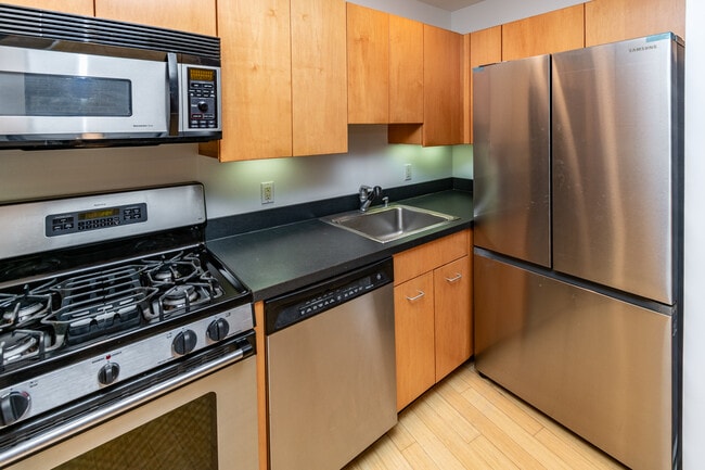 Building Photo - 36 Moore St