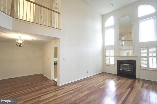 Building Photo - 250 Lookout Pl