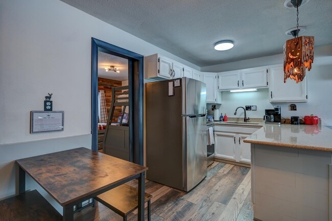 Building Photo - 46 Linderhof Golf Course Rd