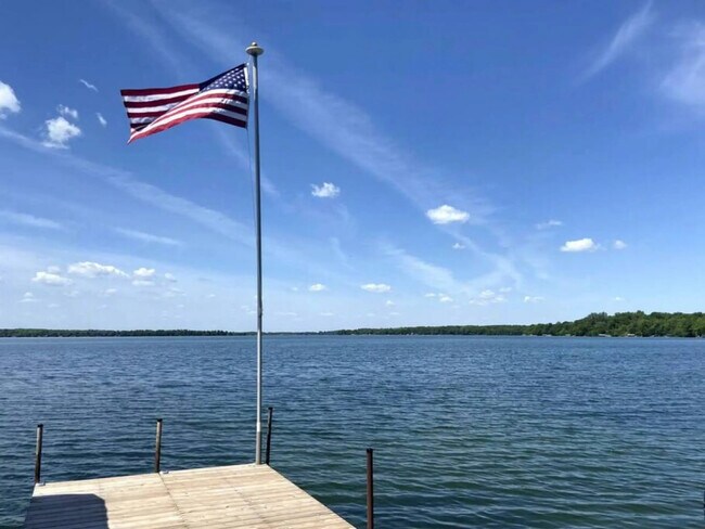 Building Photo - 41208 Marion Dr N