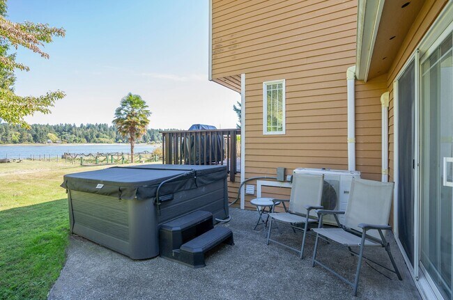 Building Photo - SHORT TERM LEASES! 1-6 months - 3-Bedroom ...