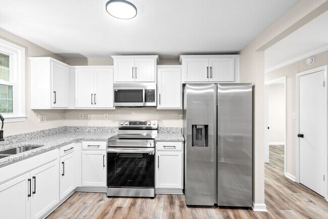 Building Photo - Ranch Style home Sango!