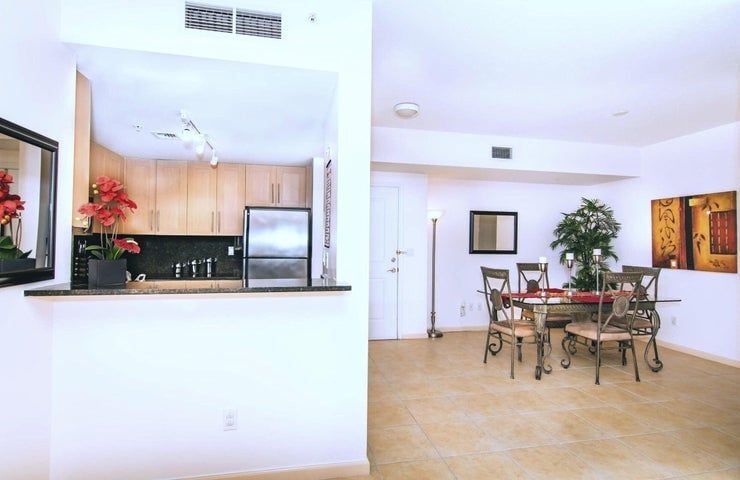 Building Photo - 511 SE 5 Ave